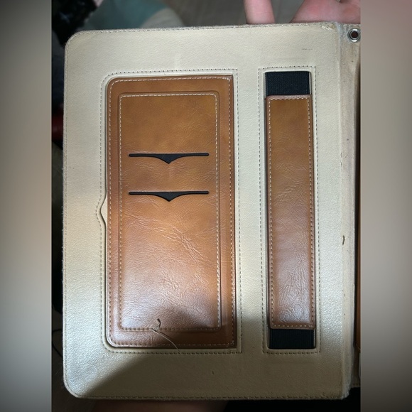 Apple Black iPad Sleek Design Vibrant Display - Picture 4 of 5